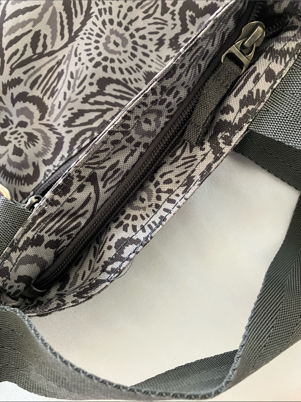 Dakine Jive Crossbody Bag Grey Floral - Picture 7 of 13